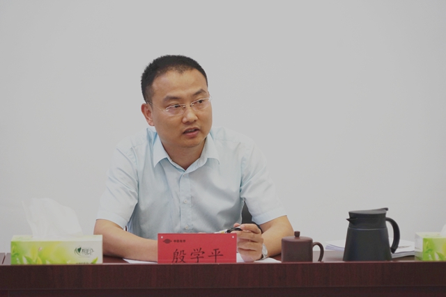 副總經(jīng)理、總經(jīng)濟師殷學(xué)平進(jìn)行總結(jié)發(fā)言.jpg